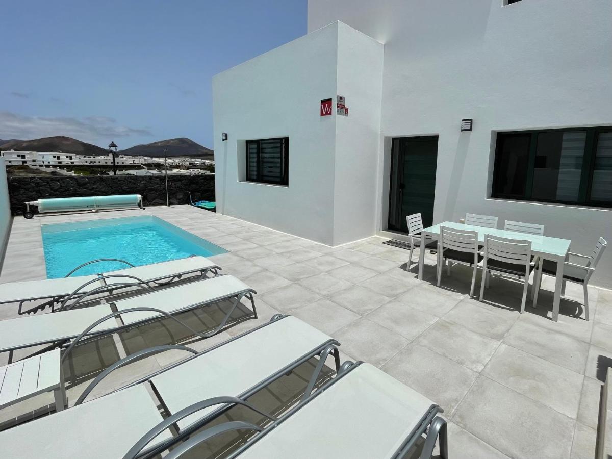 Villa Vulcano Uga Exterior foto